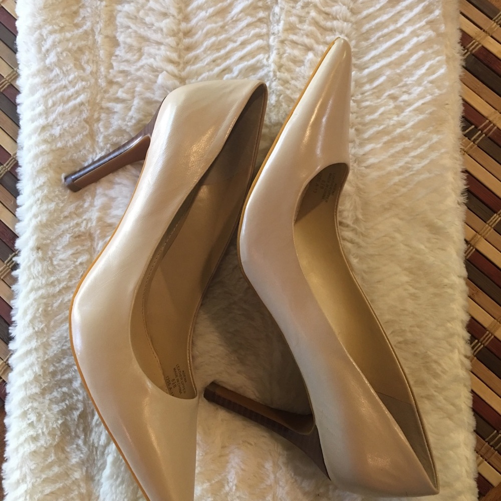 Ralf Lauren, cream pumps  size 81/2